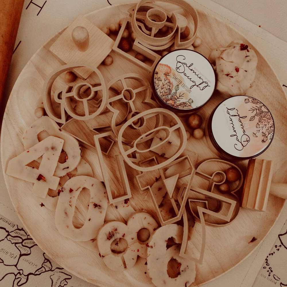 kinfolk-pantry-eco-cutter-set-numbers displayed on wooden round board