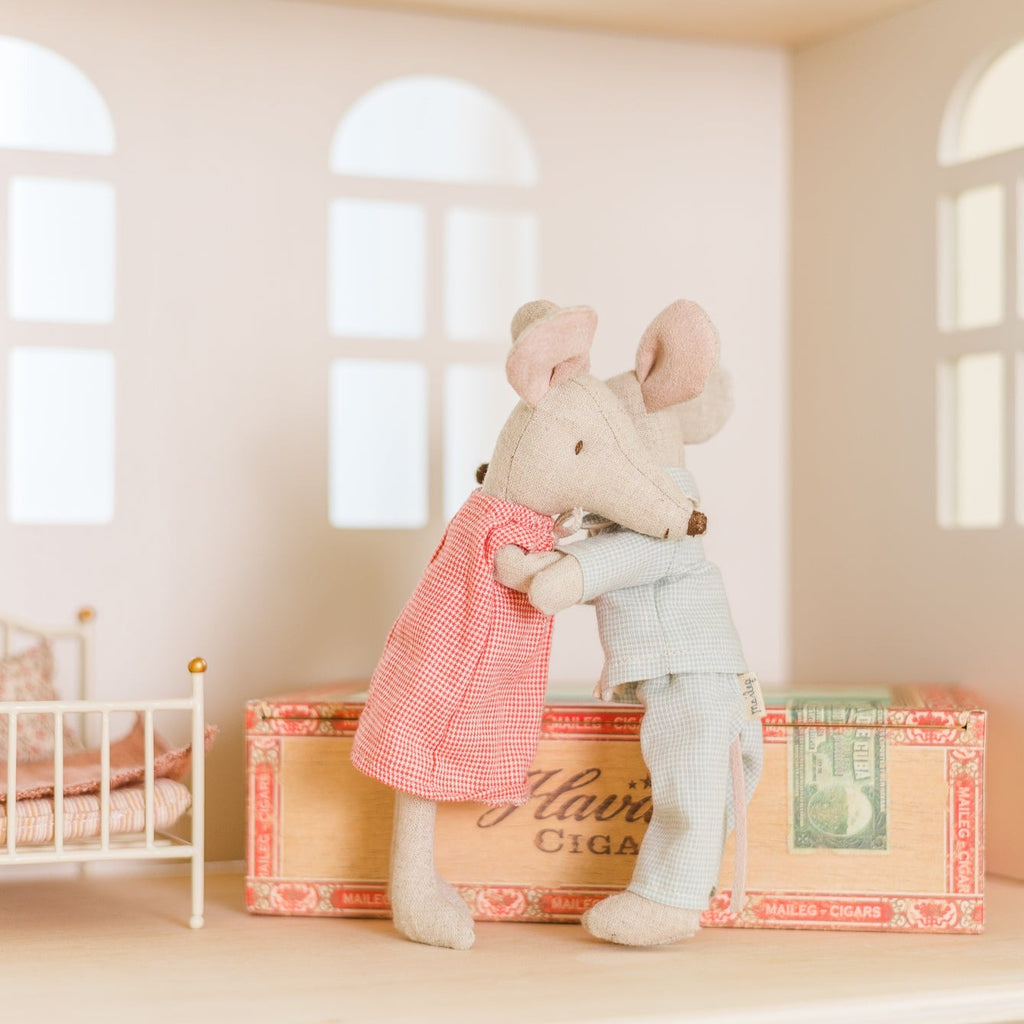 Maileg - Mum and Dad Mouse in Cigarbox - Gingham