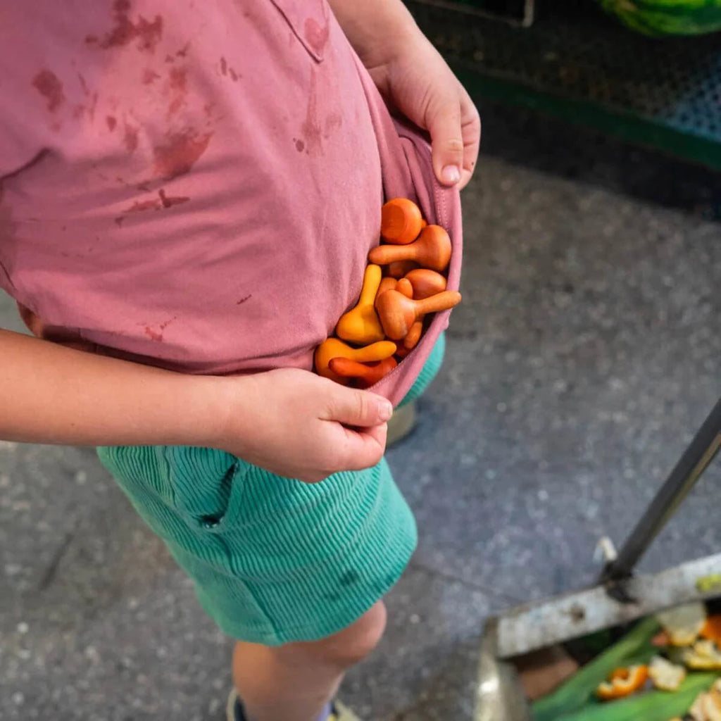 Children playing with Grapat Pumpkin Mandalas in a fruit shop