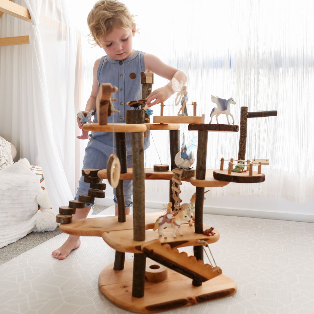 Child playing with Magic Wood Large Buildable Treehouse 