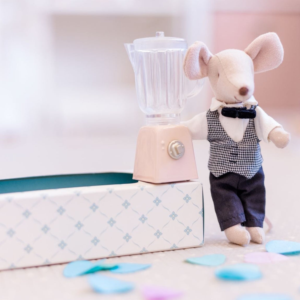 Maileg Subscription box for January 2023 showing Waiter mouse and blender sitting on box