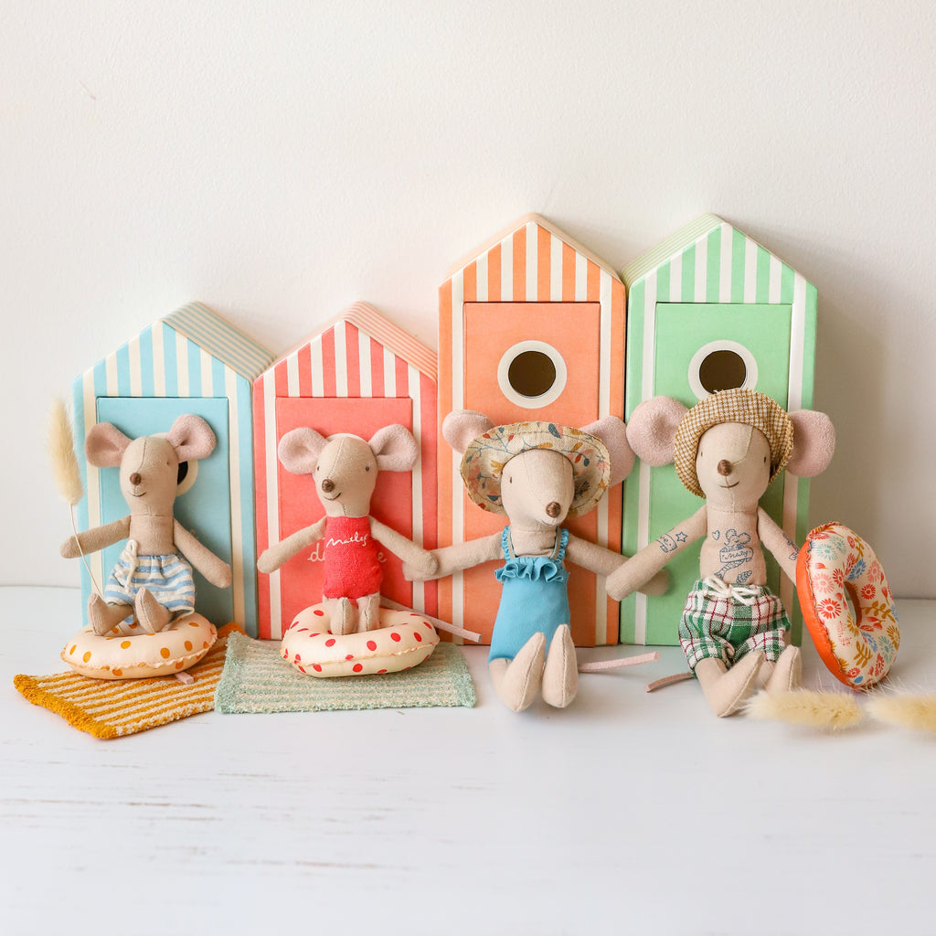 summer mice family with beach cabins 2021